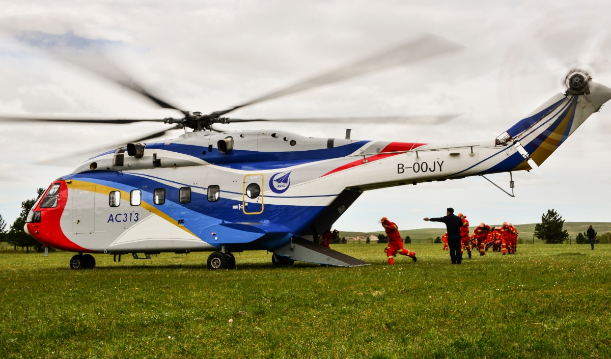 公开 2016年5月28日内蒙古红花尔基AC313护林灭火汤向伟摄