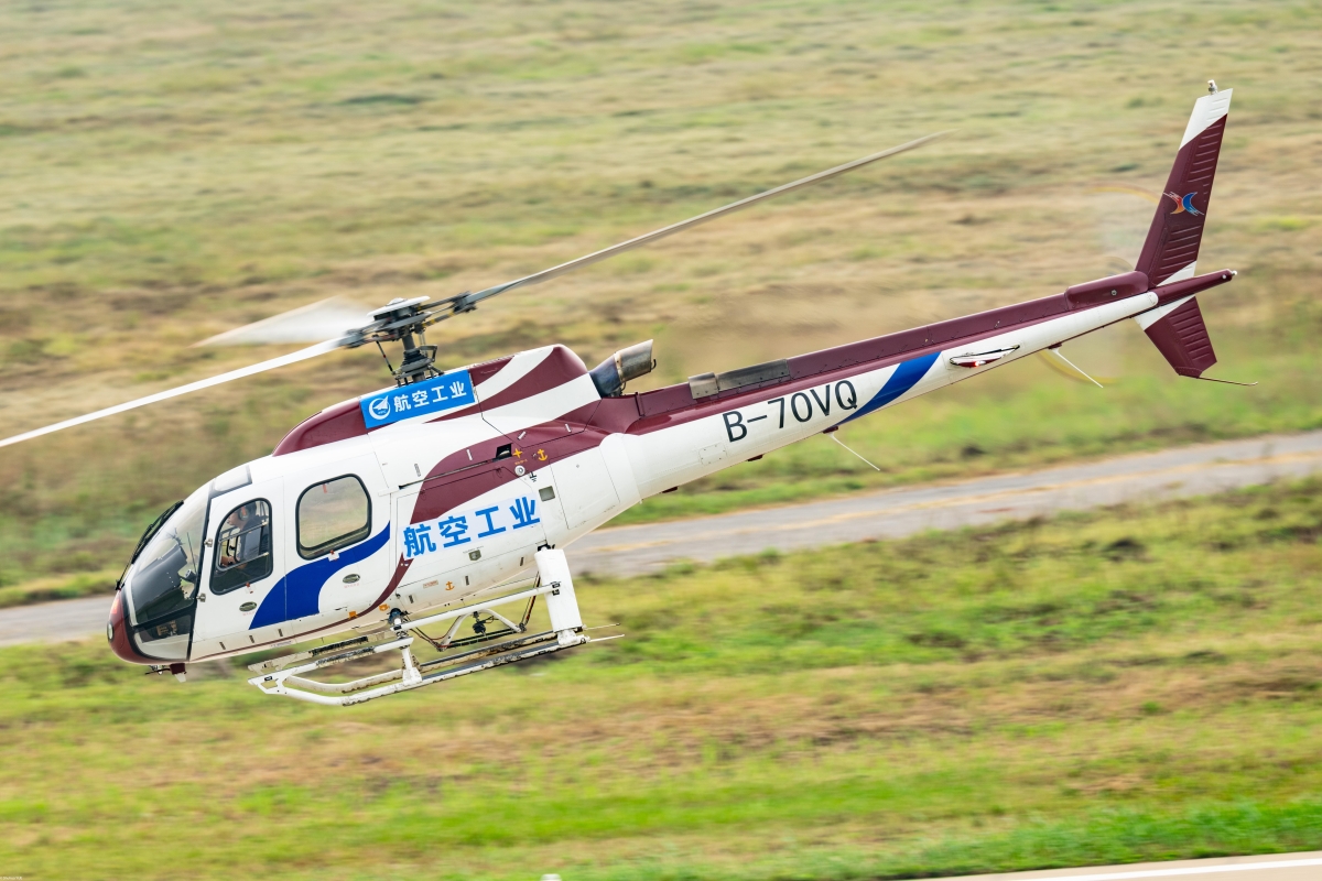 AC311A进行飞行预演。摄影：岳书华